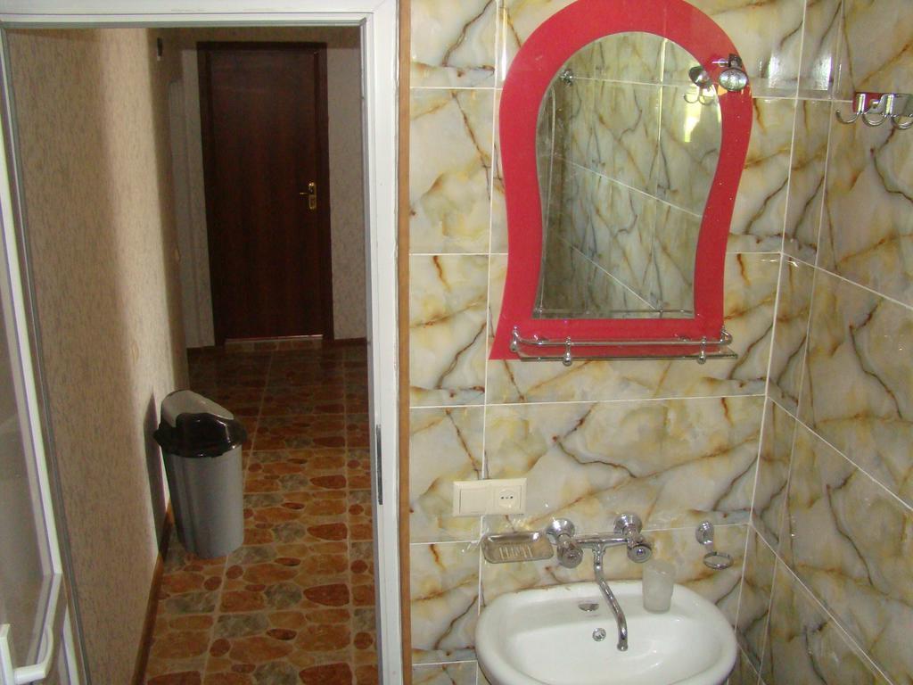 Guest House Tavaduri メスティア エクステリア 写真